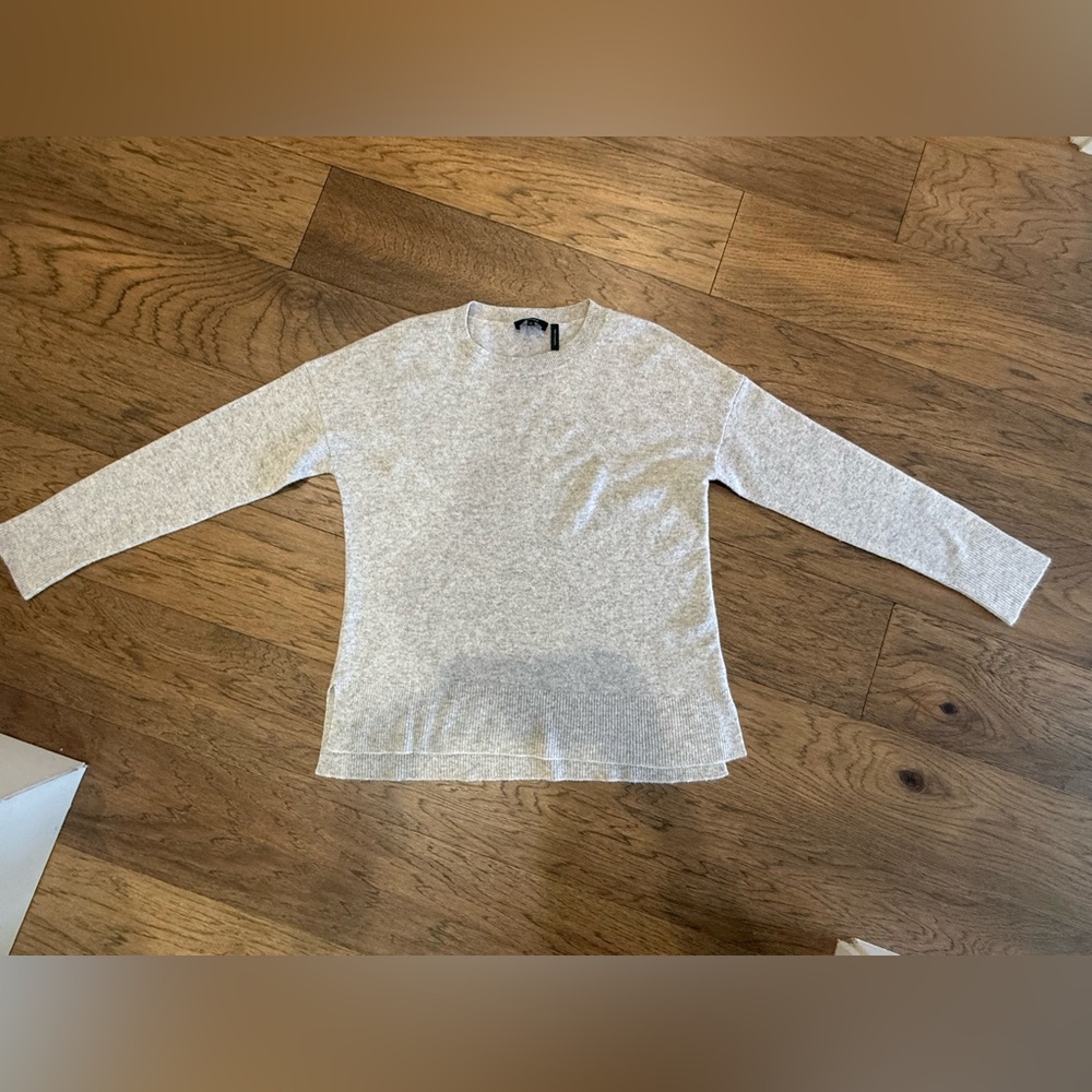 Theory Grey Cashmere Sweater - Picture 4 of 10